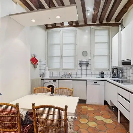 Marais Historical Center Parisian 3br Apartment *