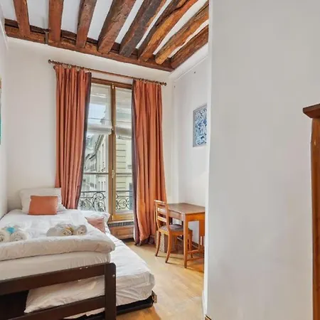 Marais Historical Center Parisian 3br Apartment *
