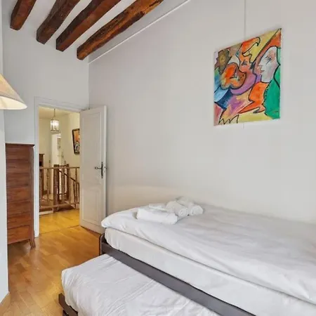 Marais Historical Center Parisian 3br
