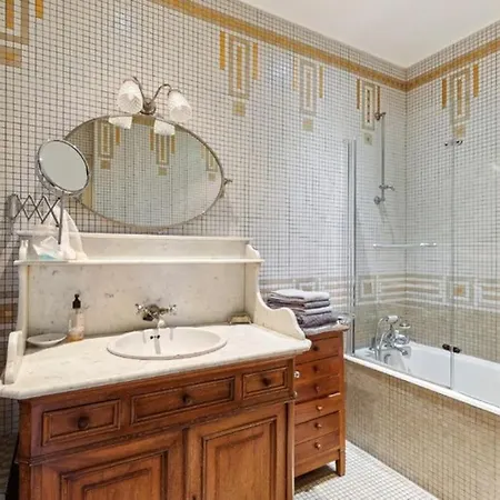 Marais Historical Center Parisian 3br